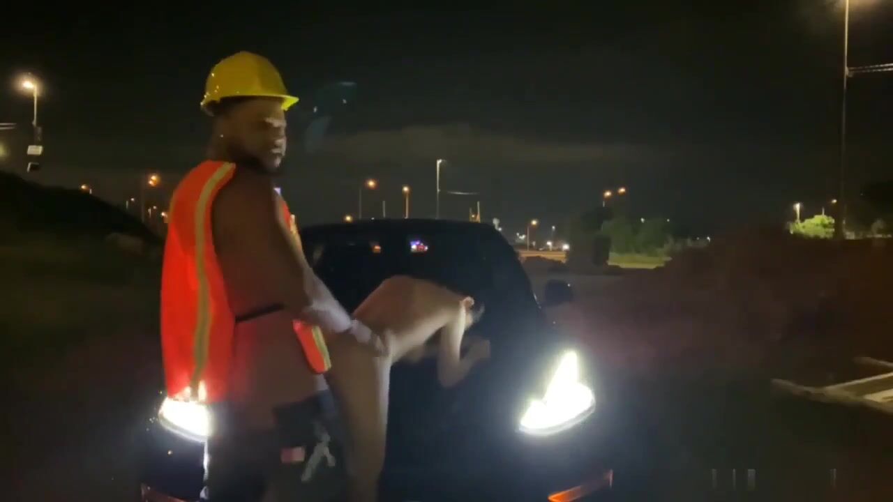 Tây đen địt gái châu á ngoài công trường hàng ngon
